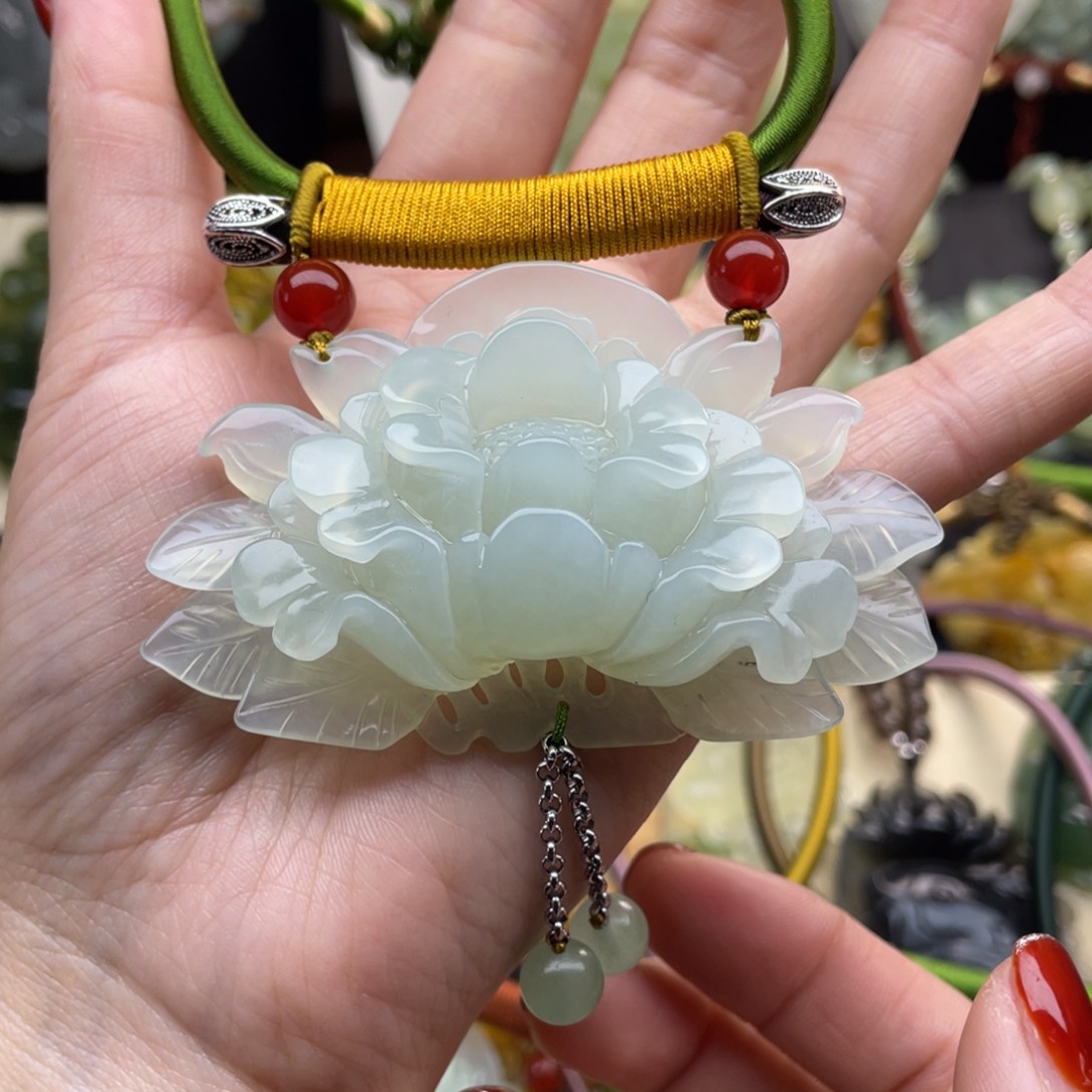 蛇纹石玉颈饰未镶嵌淼**?