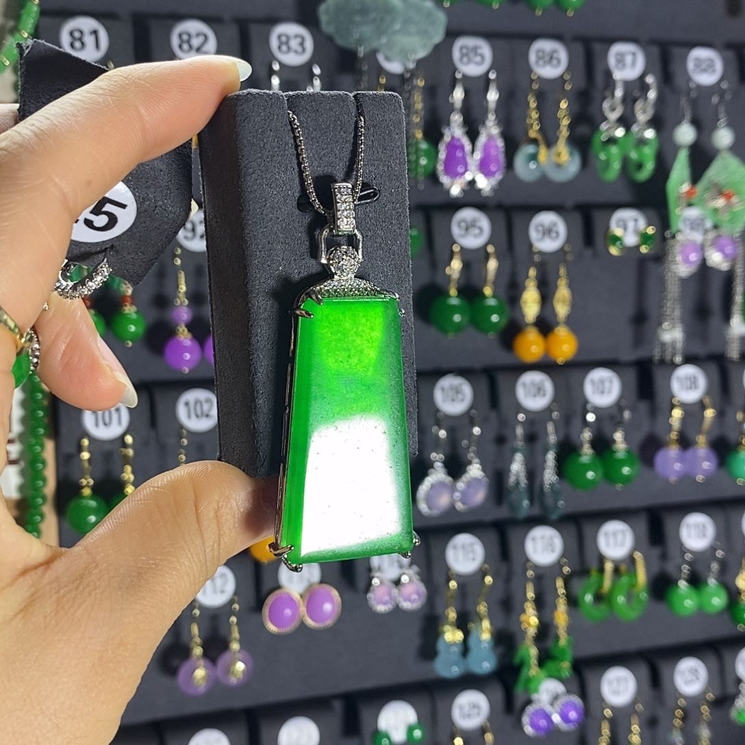 银S925镶嵌翡翠耳饰240