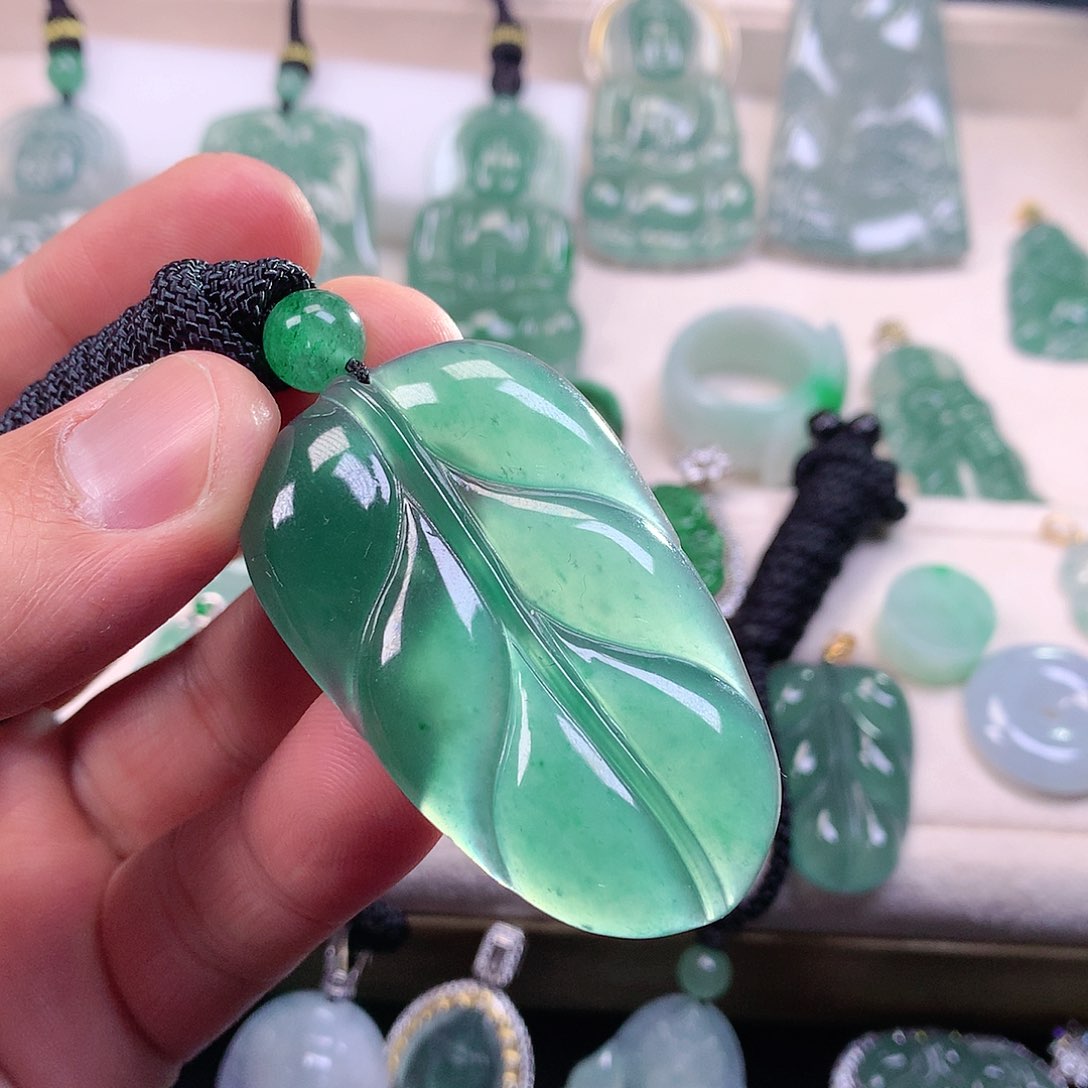 翡翠颈饰未镶嵌翡翠