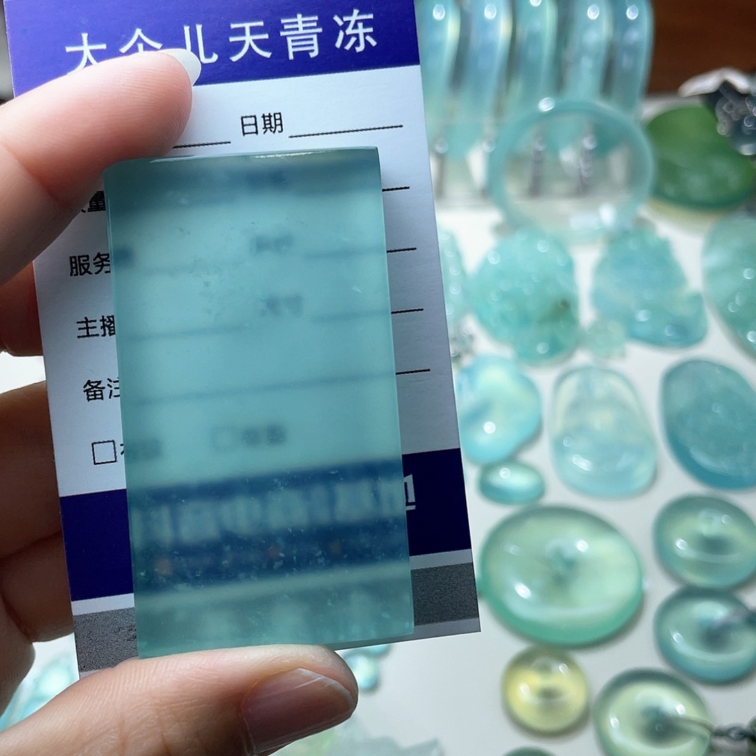 蛇纹石玉颈饰未镶嵌静**深