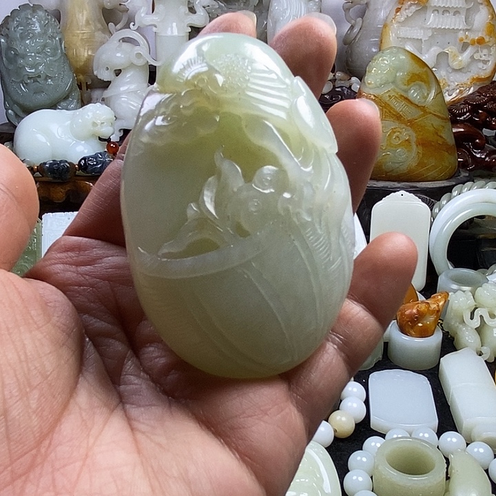 和田玉未镶嵌把件