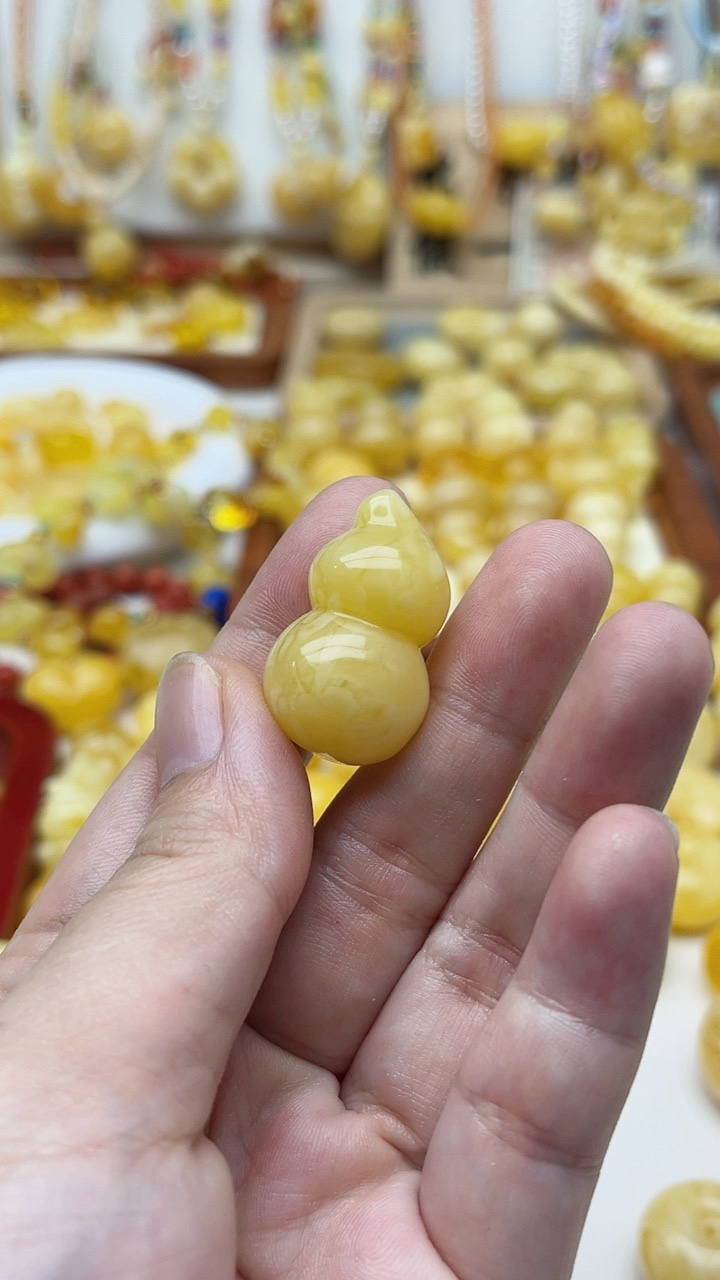 天然蜜蜡葫芦吊坠，卡29.5✖️17.6，4.66保真克