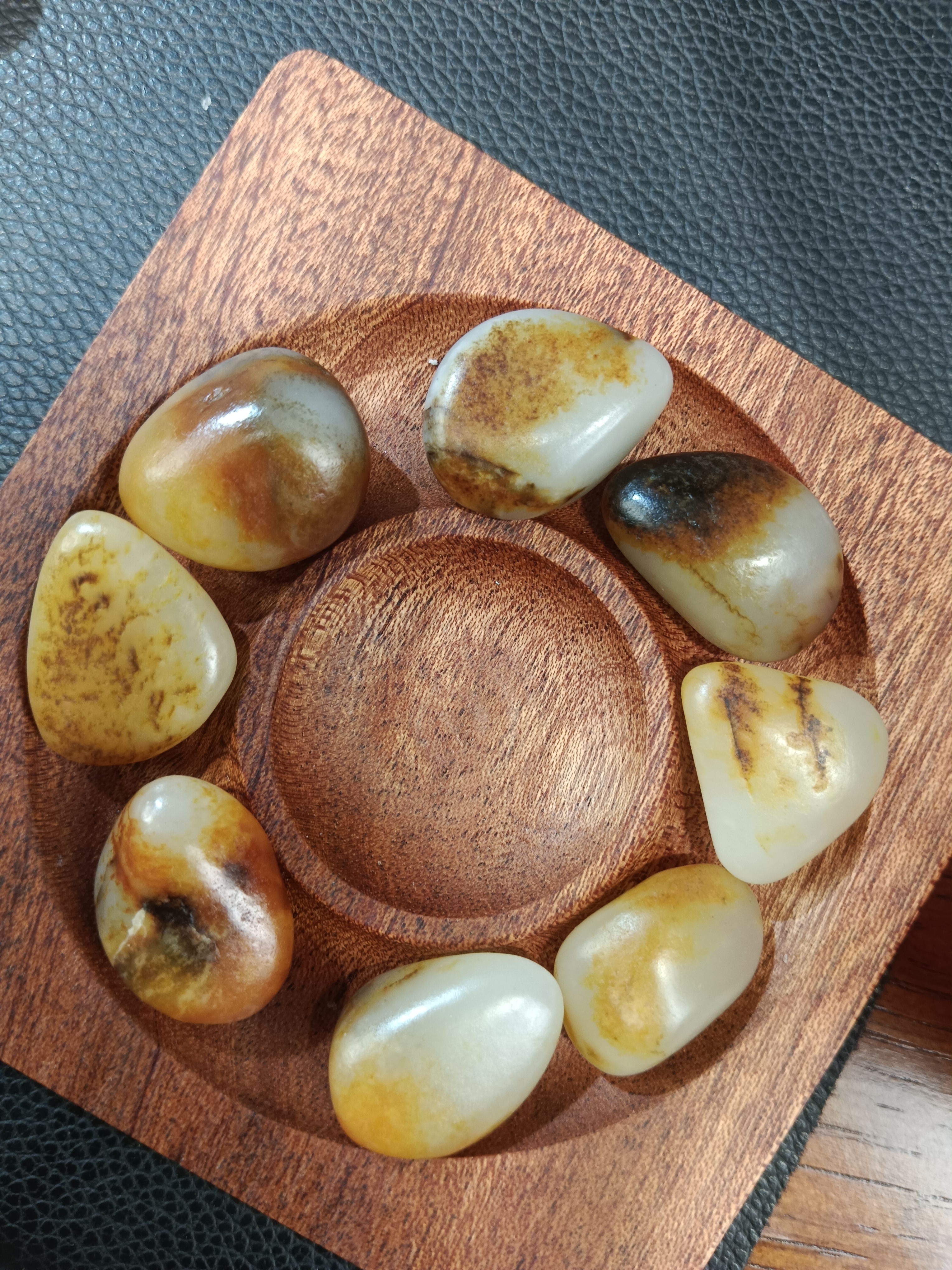 新疆和田玉原石和田玉