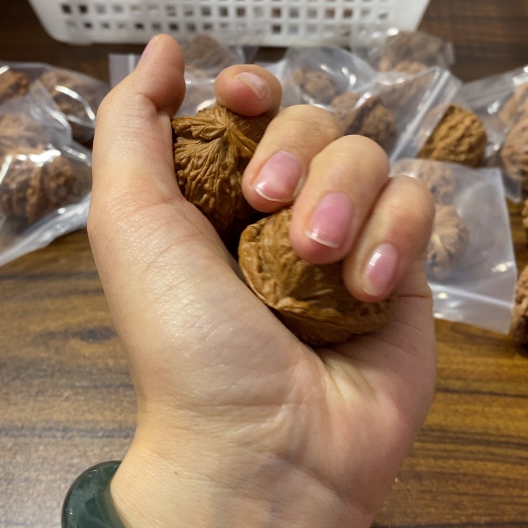 文玩核桃吊坠橄*枝三角白80