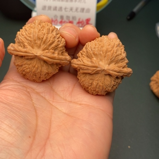 文玩核桃把件42全品闷白