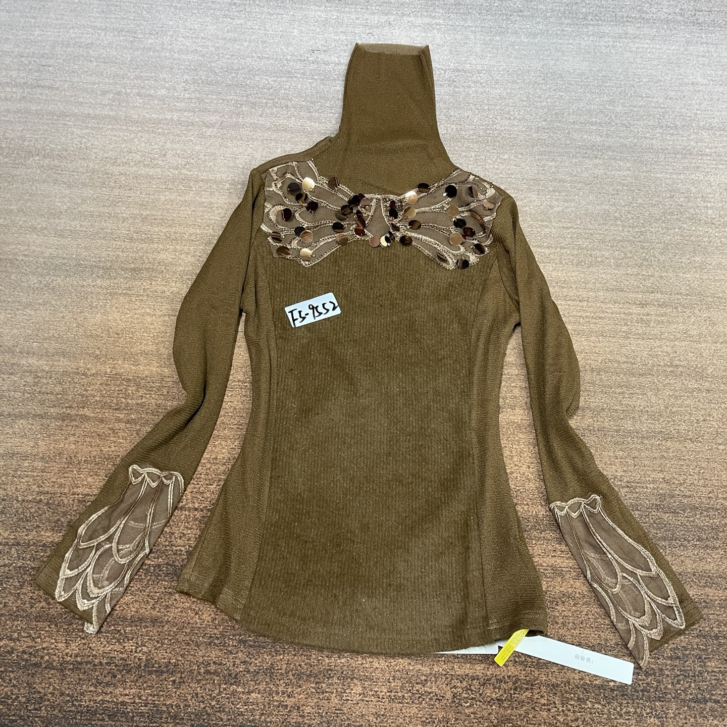 #F5-9552 高货 加绒 卡其色重工手工亮片打底小衫 高弹（不换退）