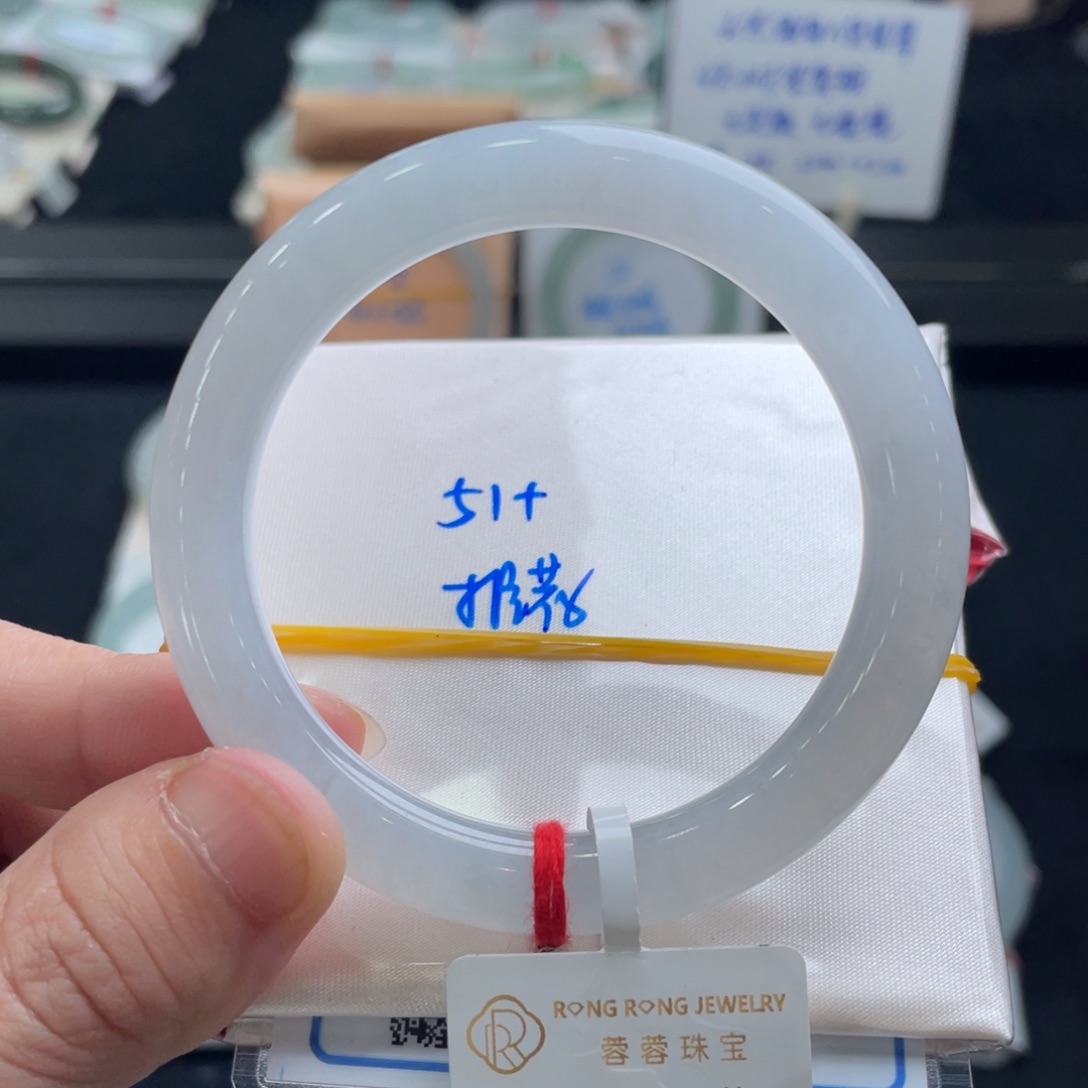 翡翠手镯未镶嵌翡翠手镯