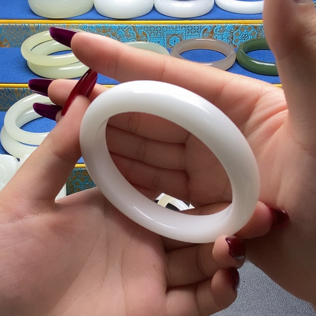 半***沙58圈口正圈一级白手镯