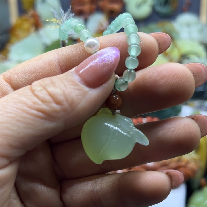 蛇纹石玉未镶嵌颈饰