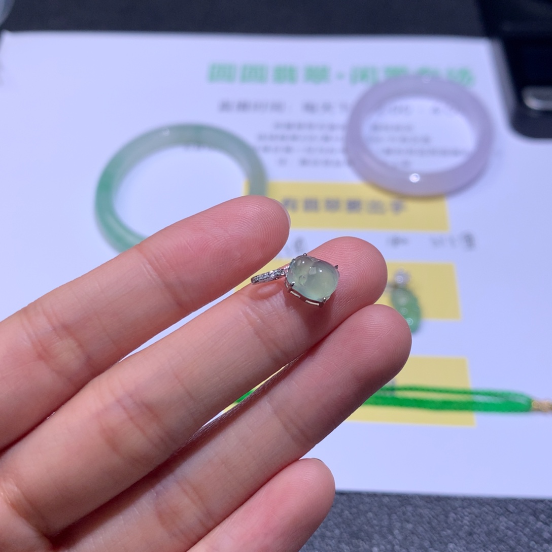 翡翠18K金镶嵌挂件