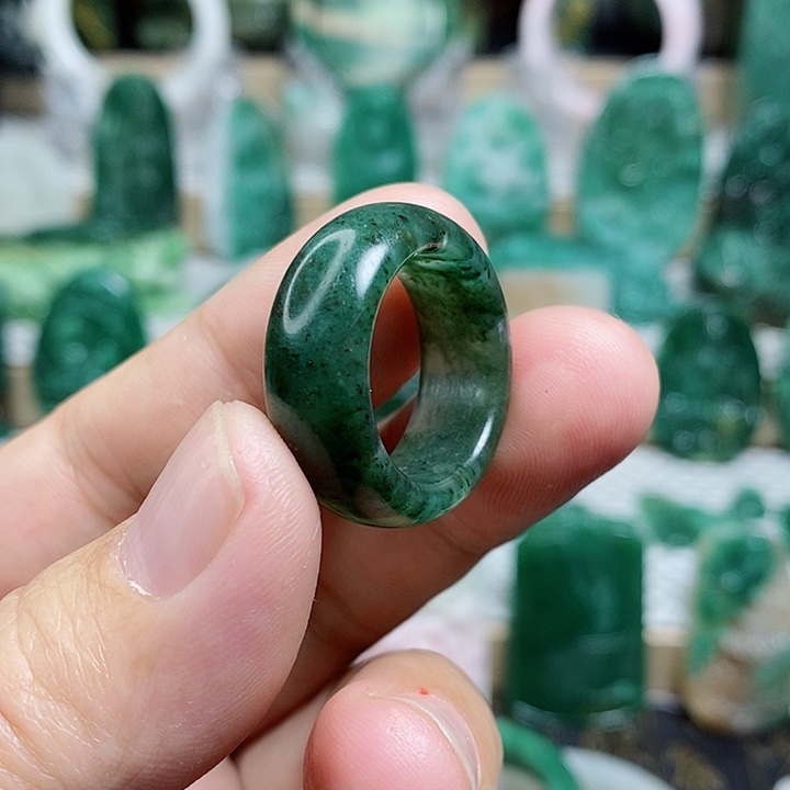 未镶嵌独山玉颈饰翀**俐