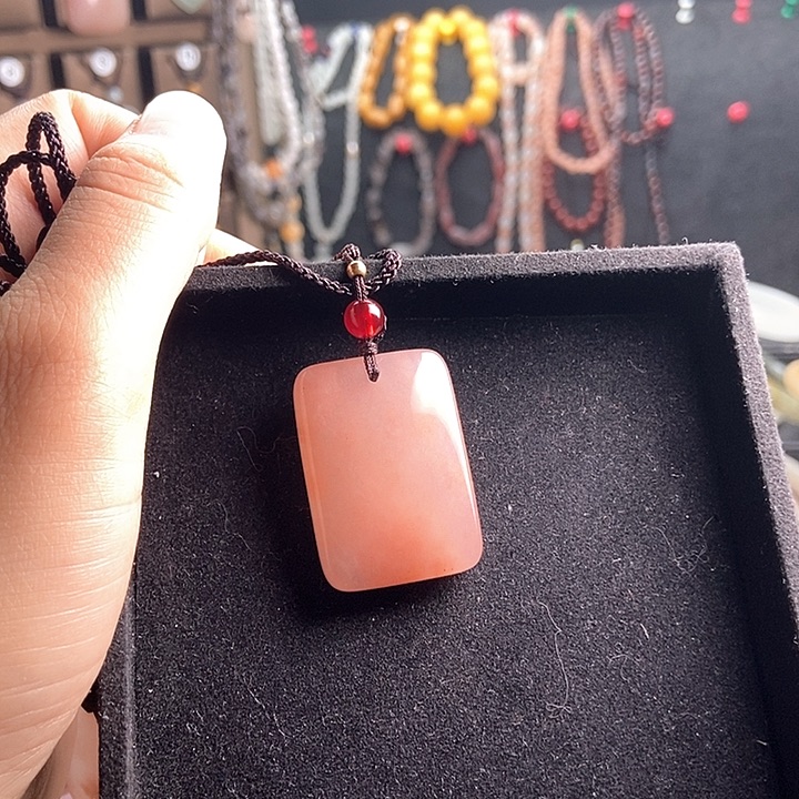 石英质玉未镶嵌颈饰