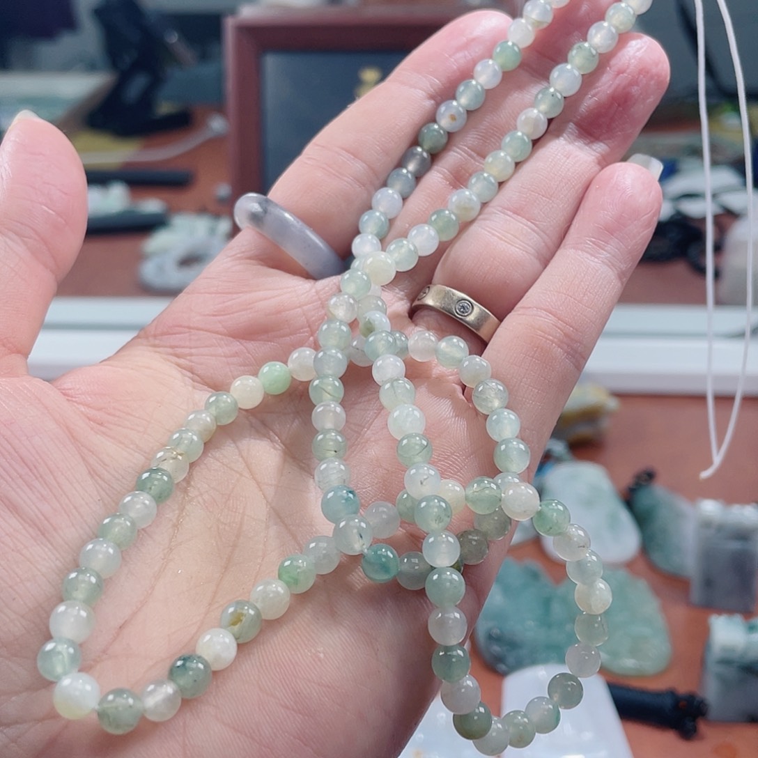 国***主翡翠未镶嵌颈饰翡翠