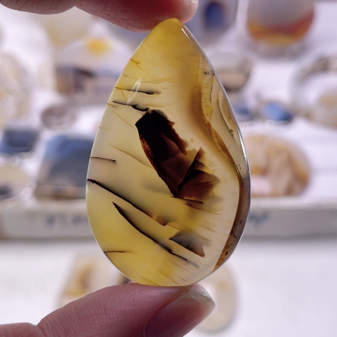 玛瑙/玉髓未镶嵌珠宝奇石