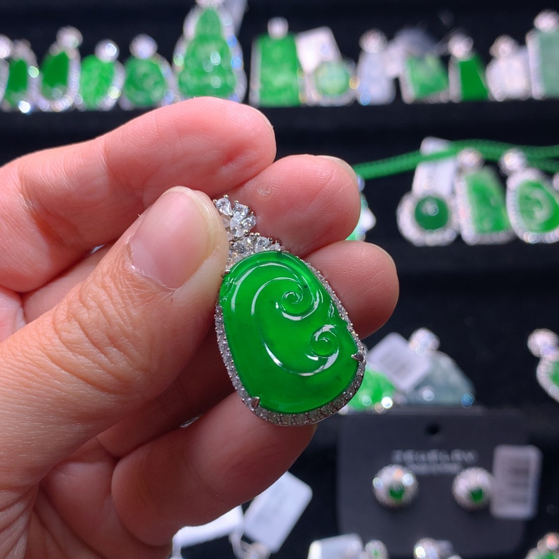 【闪购商品】颈饰银S925镶嵌翡翠