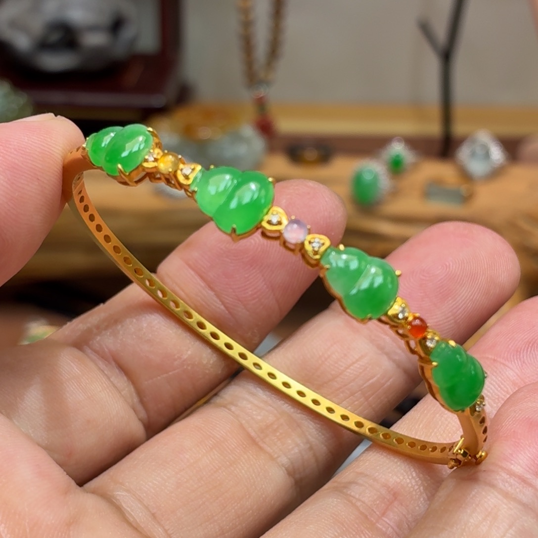 翡翠18K金镶嵌手镯