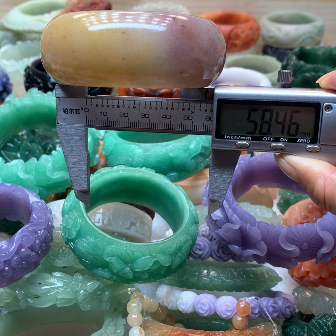 未镶嵌手镯石英质玉