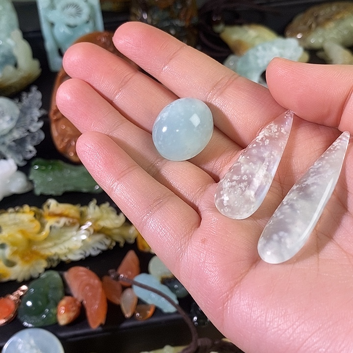 有****蛇纹石玉合金颈饰