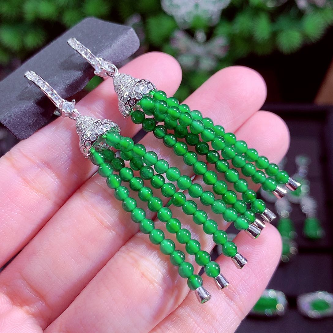 颈饰未镶嵌翡翠天然