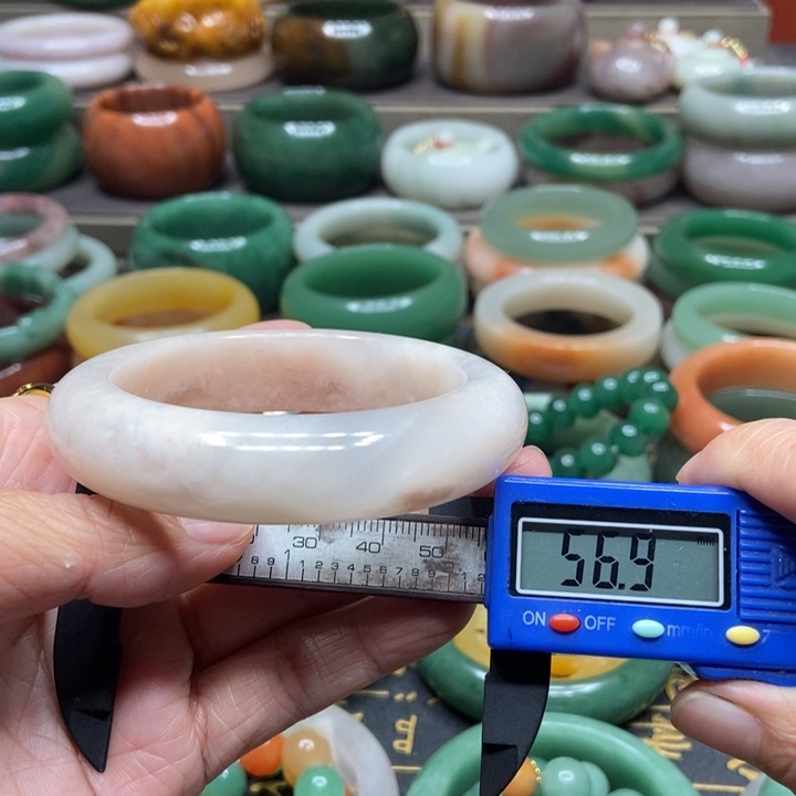 石英质玉手镯未镶嵌