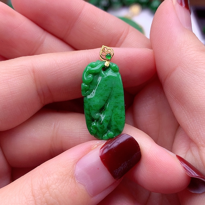 翡翠颈饰18K金镶嵌翡翠