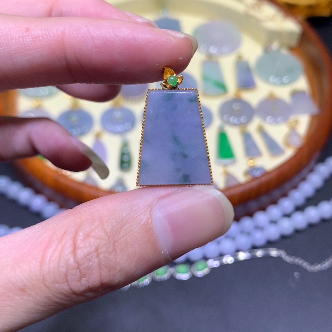翡翠吊坠(不含链)18K金镶嵌