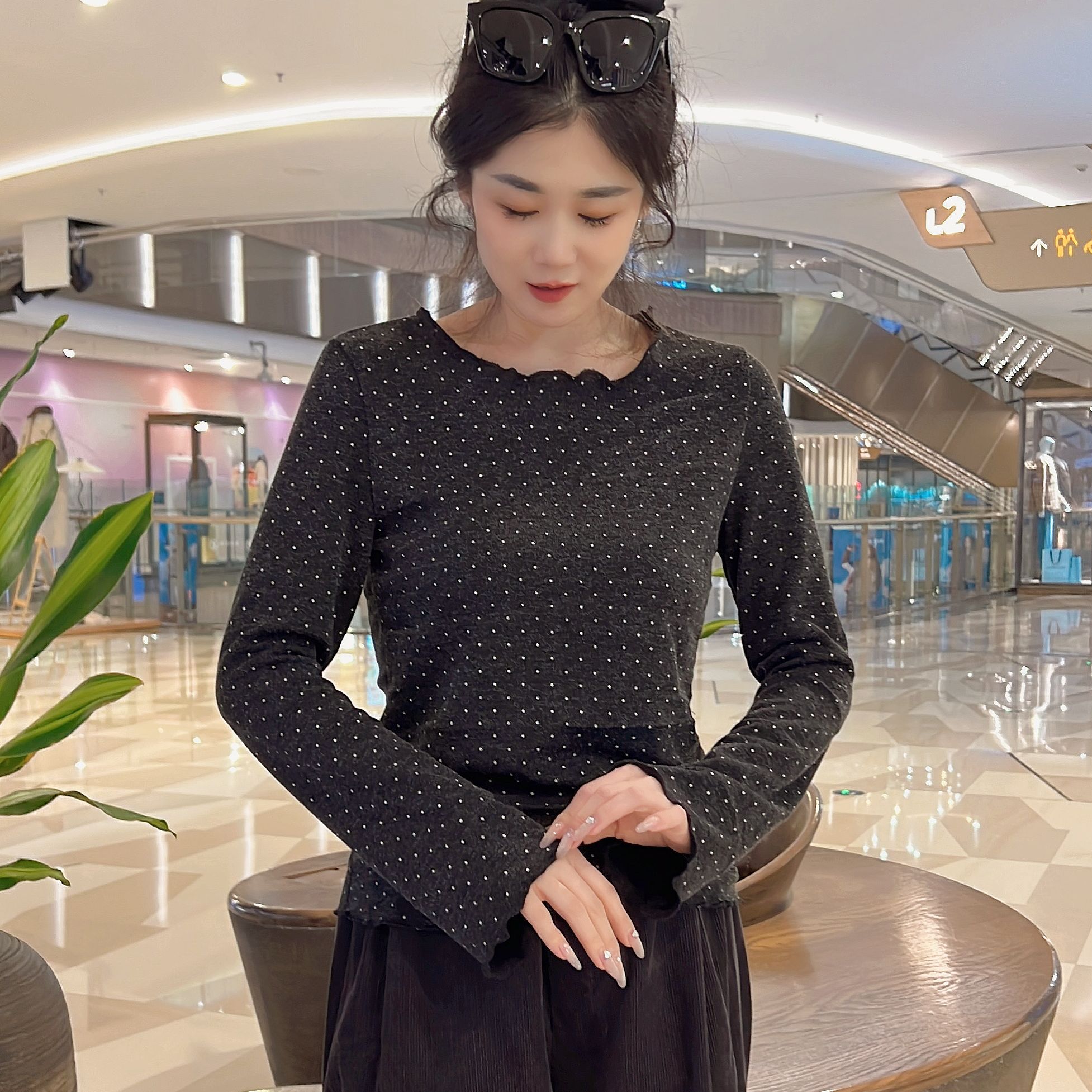 欧洲站2025冬季新款圆领木耳花边点点修身弹力袖T恤衫打底走点衫