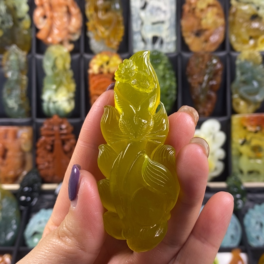 蛇纹石玉颈饰合金