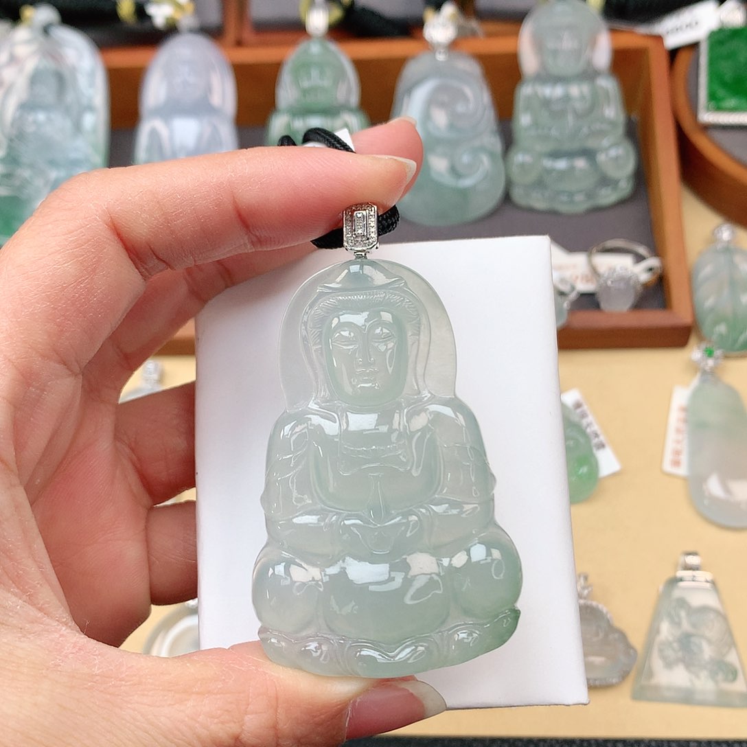 翡翠颈饰18K金镶嵌观音