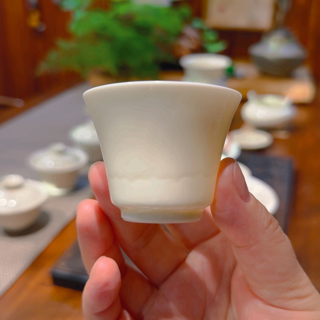 微澜定瓷 薄胎刻宝相纹马蹄杯50cc