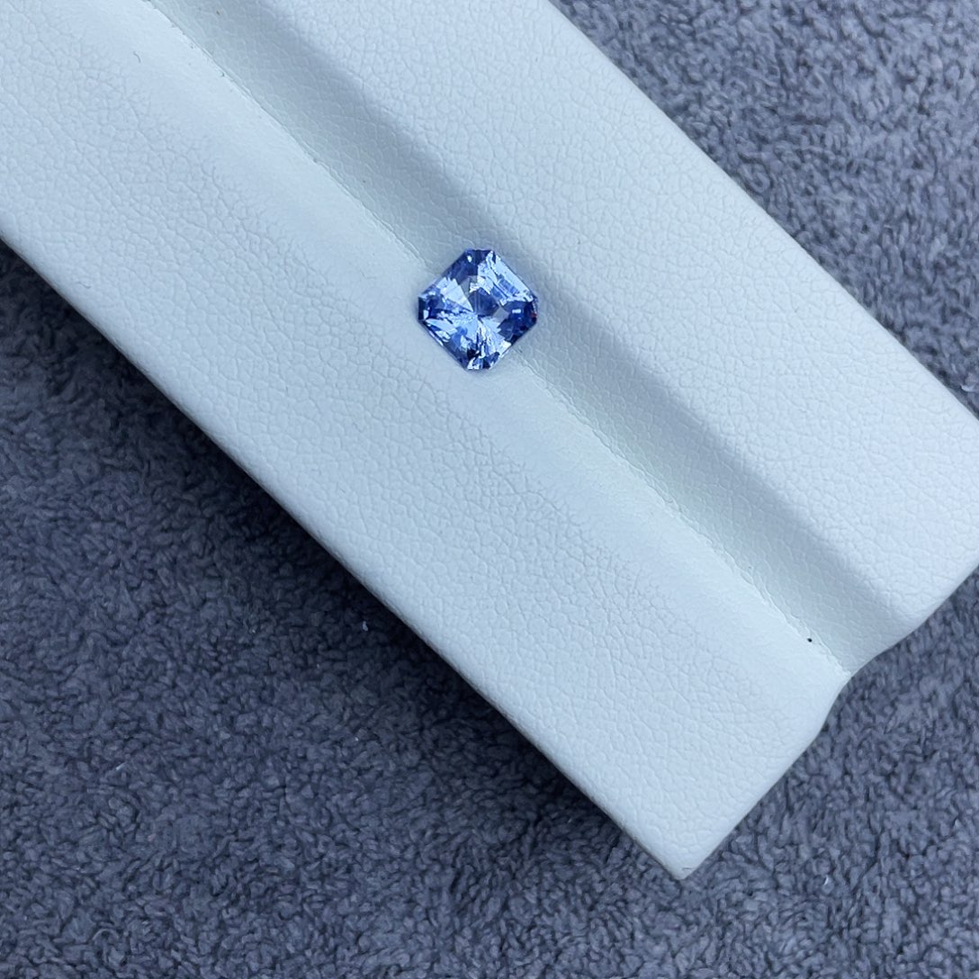 蓝宝石裸石1.21Ct。Grc