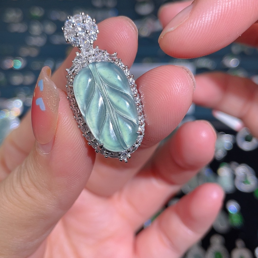 吊坠(不含链)未镶嵌翡翠