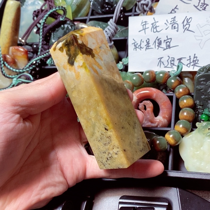 蛇纹石玉颈饰未镶嵌