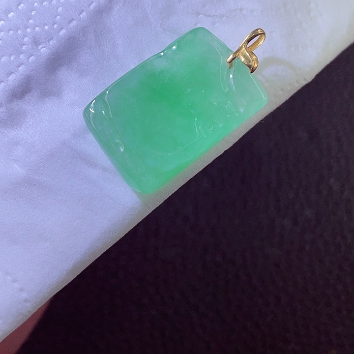 翡翠18K金镶嵌颈饰翡翠