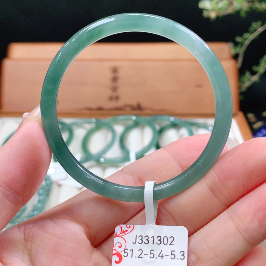 翡翠手镯未镶嵌天然