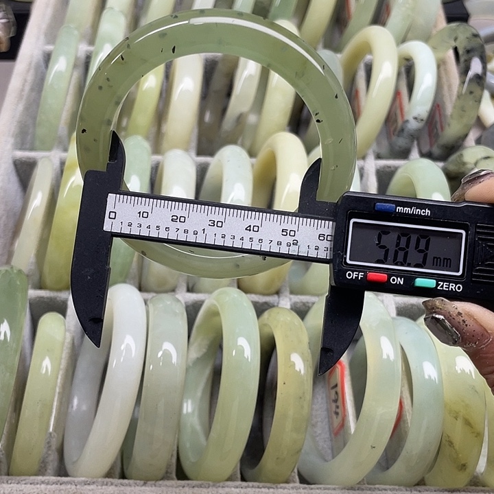 蛇纹石玉未镶嵌手镯183