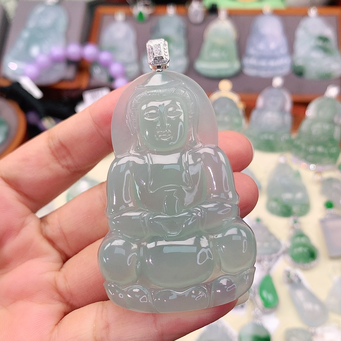 翡翠18K金镶嵌颈饰观音