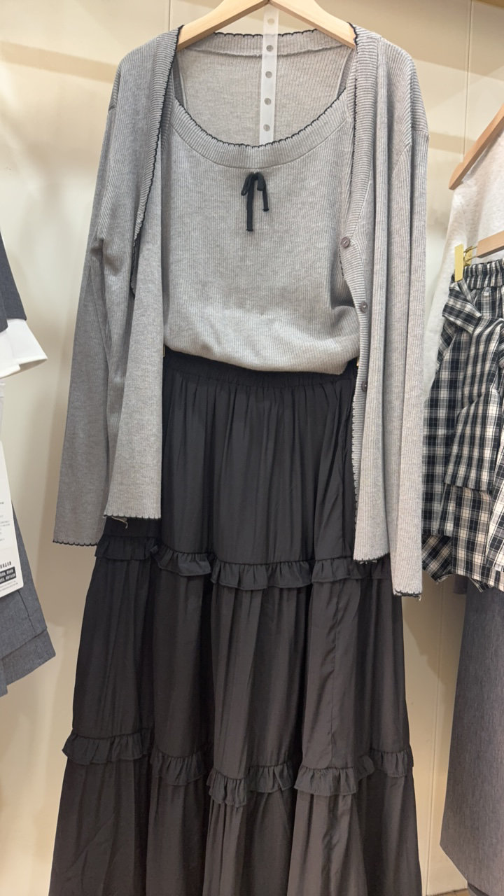 灰色蝴蝶结针织开衫两件套显瘦