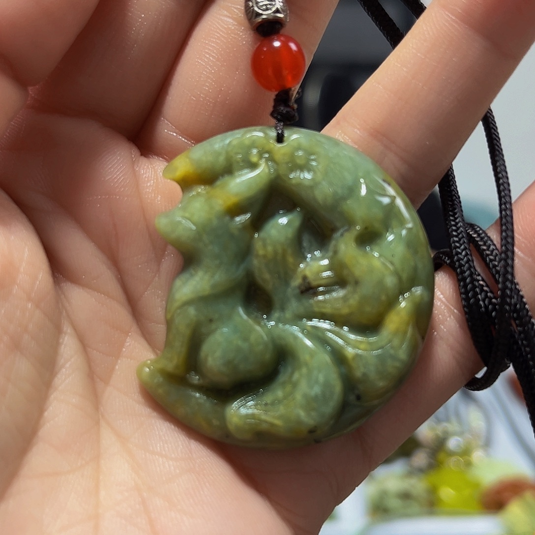 蛇纹石玉未镶嵌颈饰