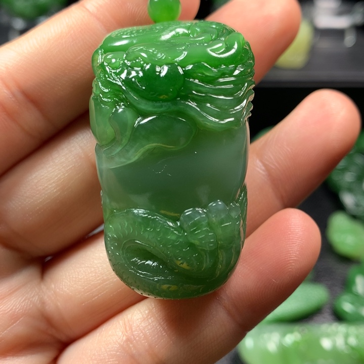 谢***生和田玉未镶嵌颈饰