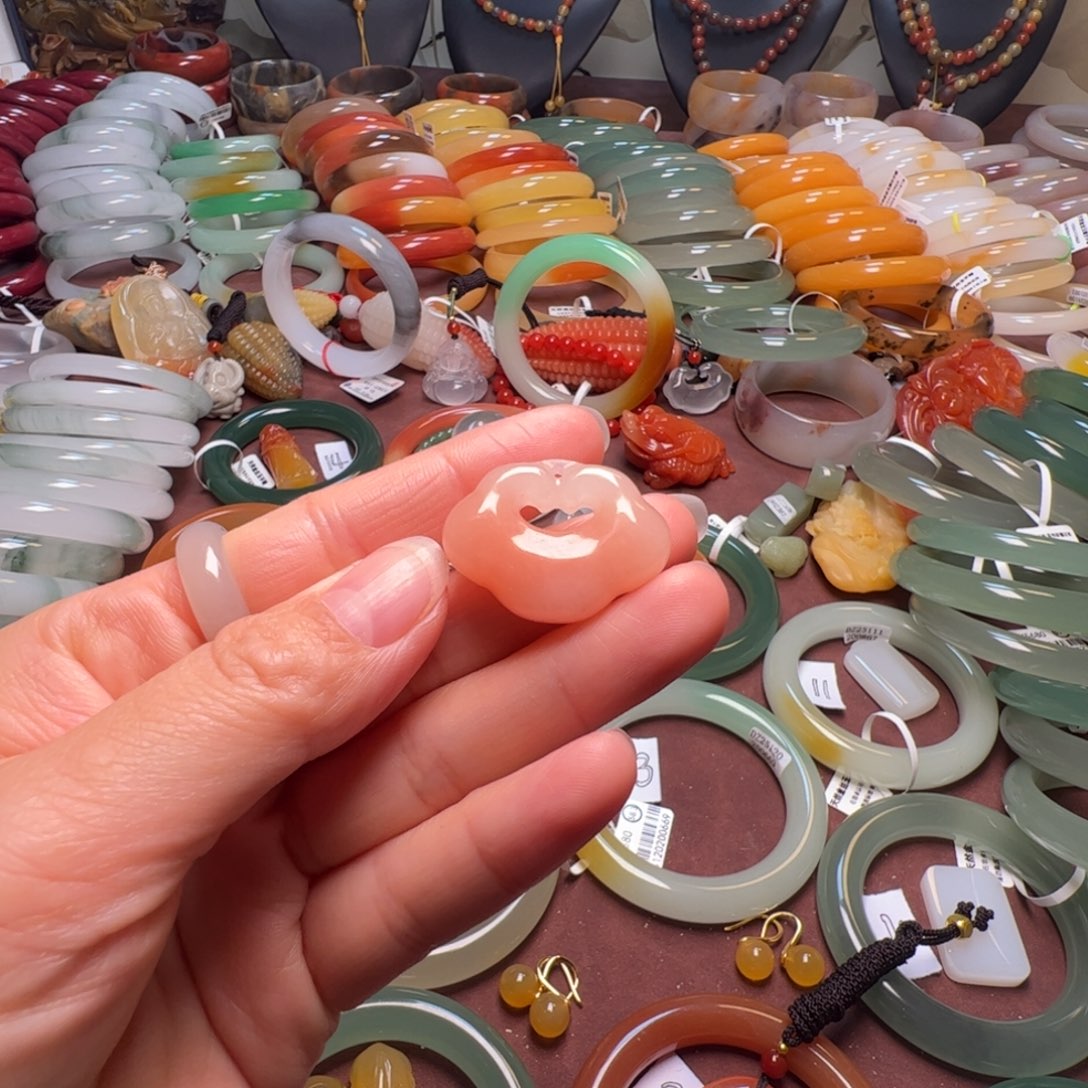 石英岩玉合金颈饰