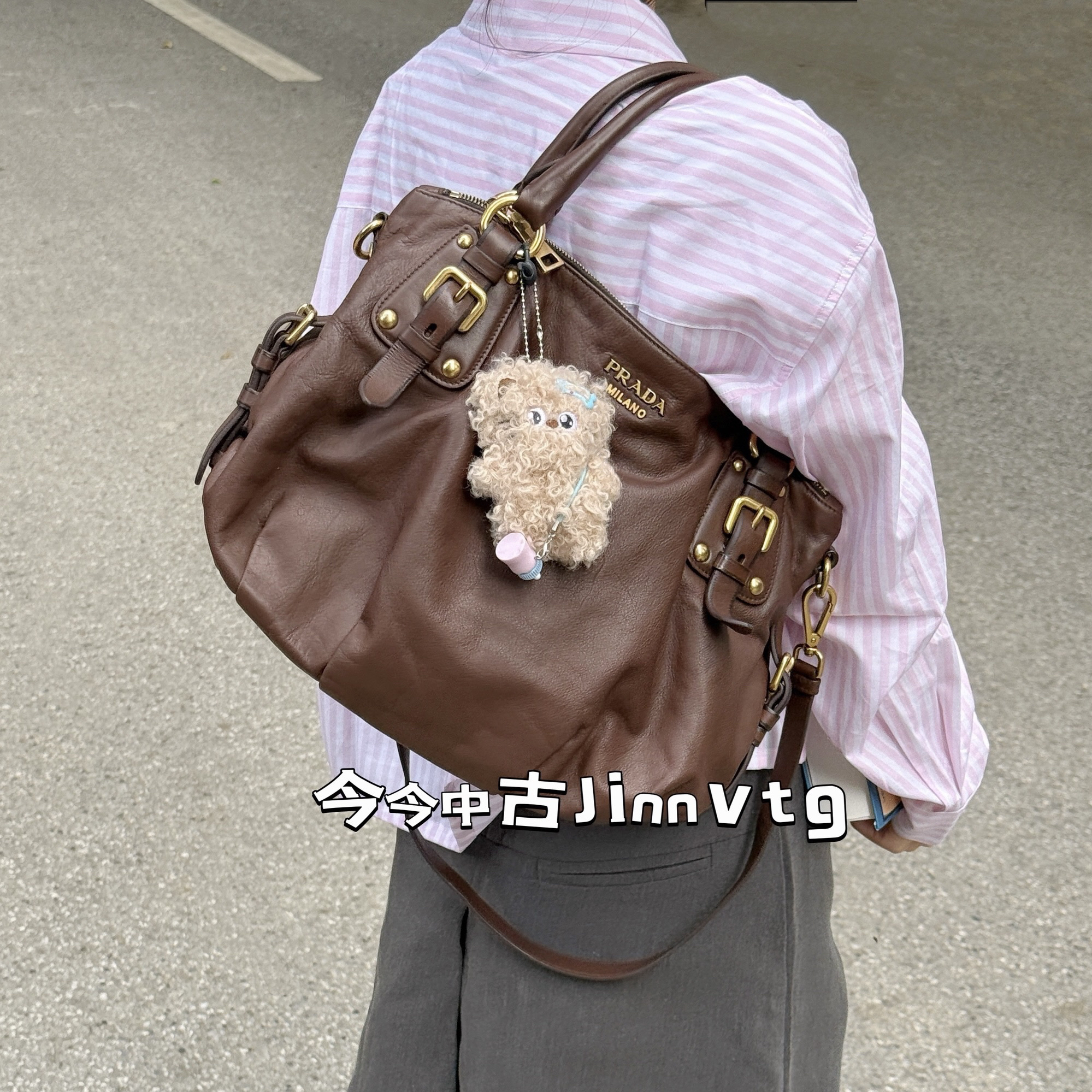 95新 Prada/普拉达 棕金全皮元宝斜挎包 底长35 123330