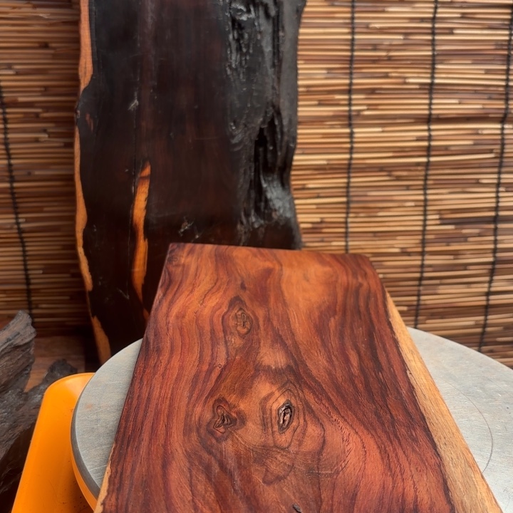 七***彩大叶紫檀（黑酸枝木类）