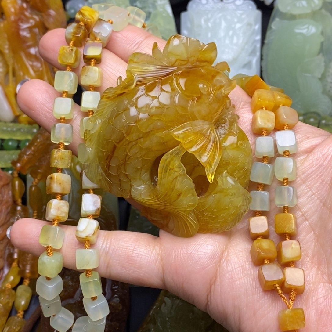 蛇纹石玉颈饰未镶嵌廖*长