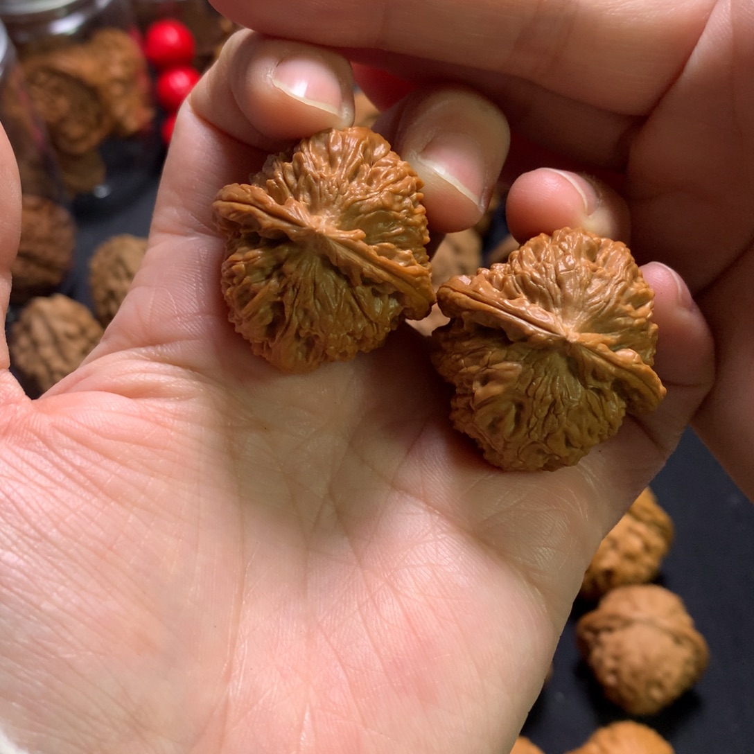 A***z文玩核桃吊坠三角白34