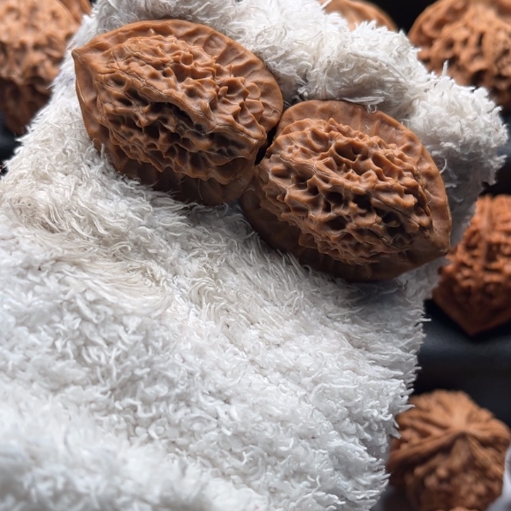 文玩核桃把件红皮鸡心32