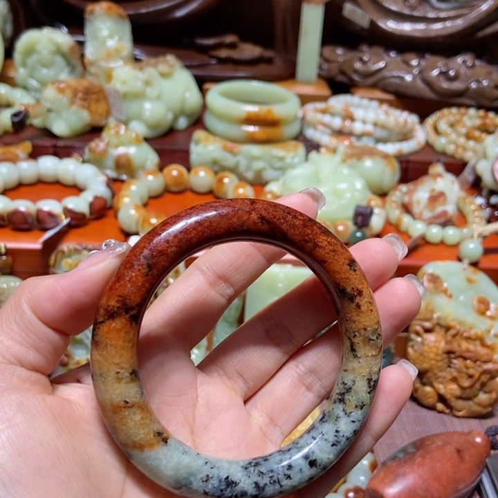岫岩河磨玉（透闪石质玉）手镯未镶嵌