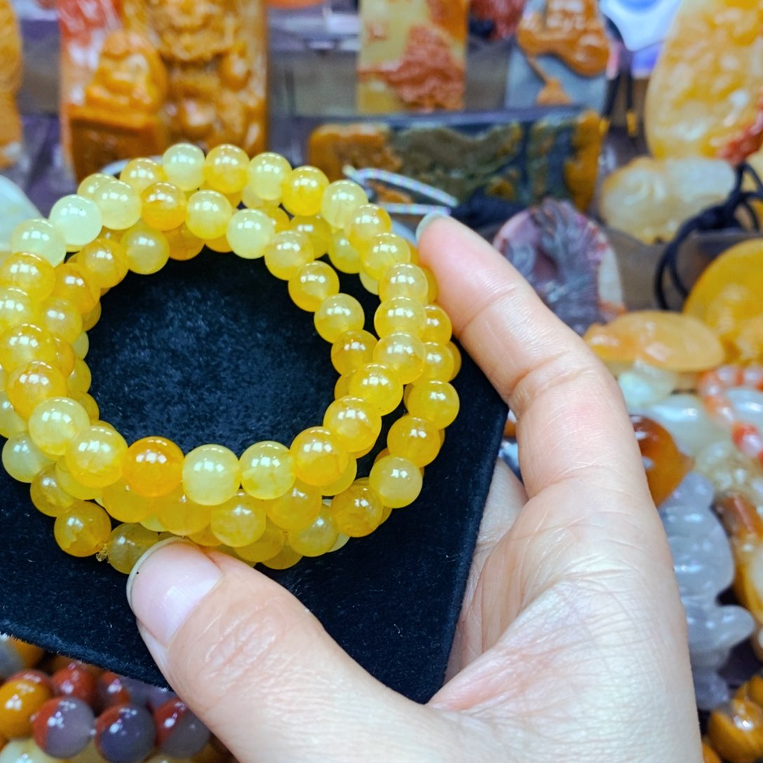 未镶嵌石英质玉（黄龙玉）颈饰