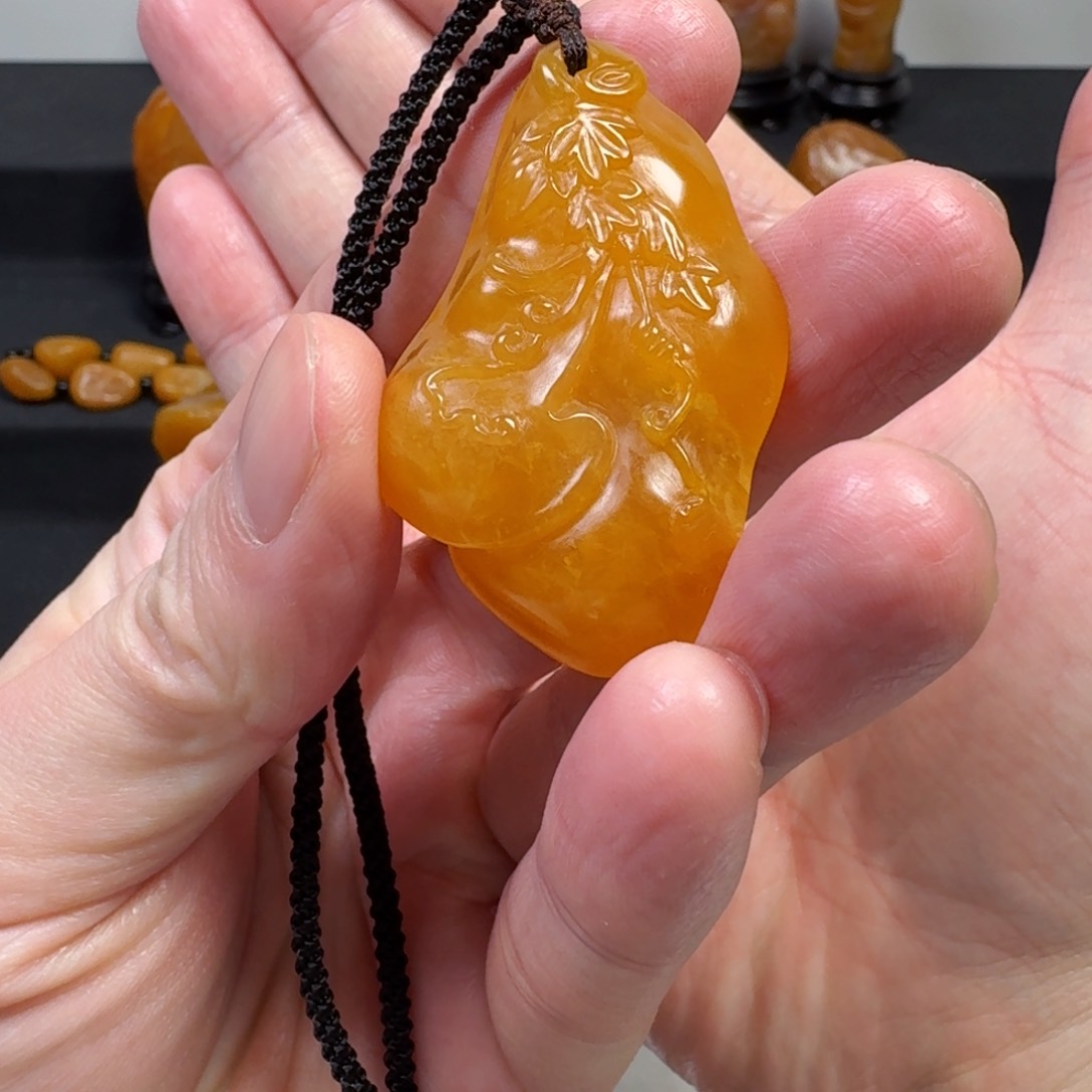 田黄石21克田黄浮雕挂件