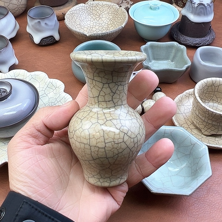 哥窑墨纹花器哈哈哈